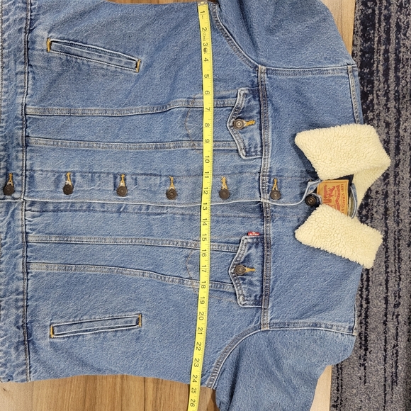 Levis Women's Blue Denim Trucker Jacket with Sherpa Collar Classic Size 1X - Picture 4 of 13